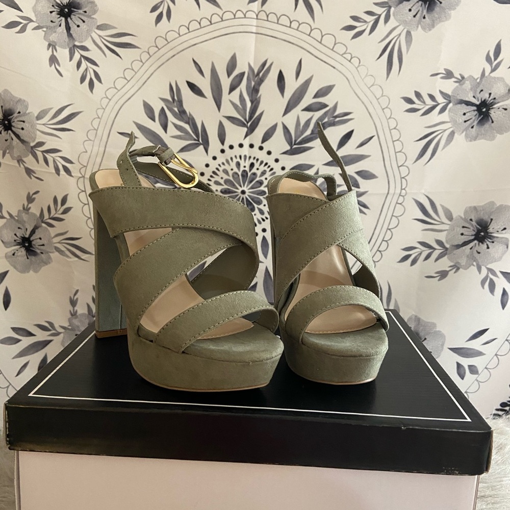 Qupid Dearly Khaki Suede Olive Green Pumps